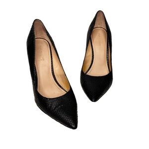 POUR LA VICTOIRE SNAKESKIN BLACK POINTY TOE HEELS SZ 7